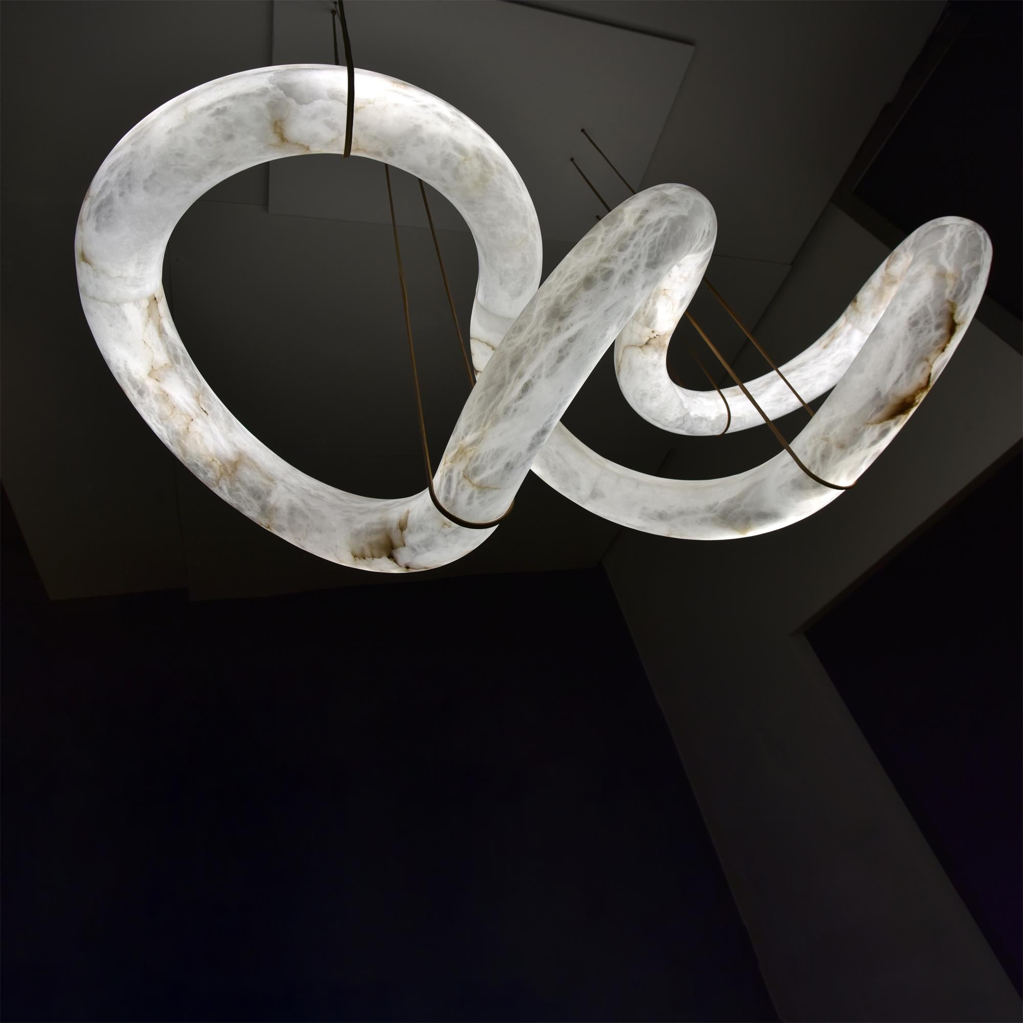 Utalyra Curved Alabaster Pendant Light - Neutralighting