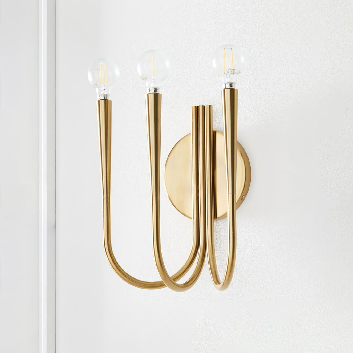 Swoop Arm Wall Lamp - Blowlighting