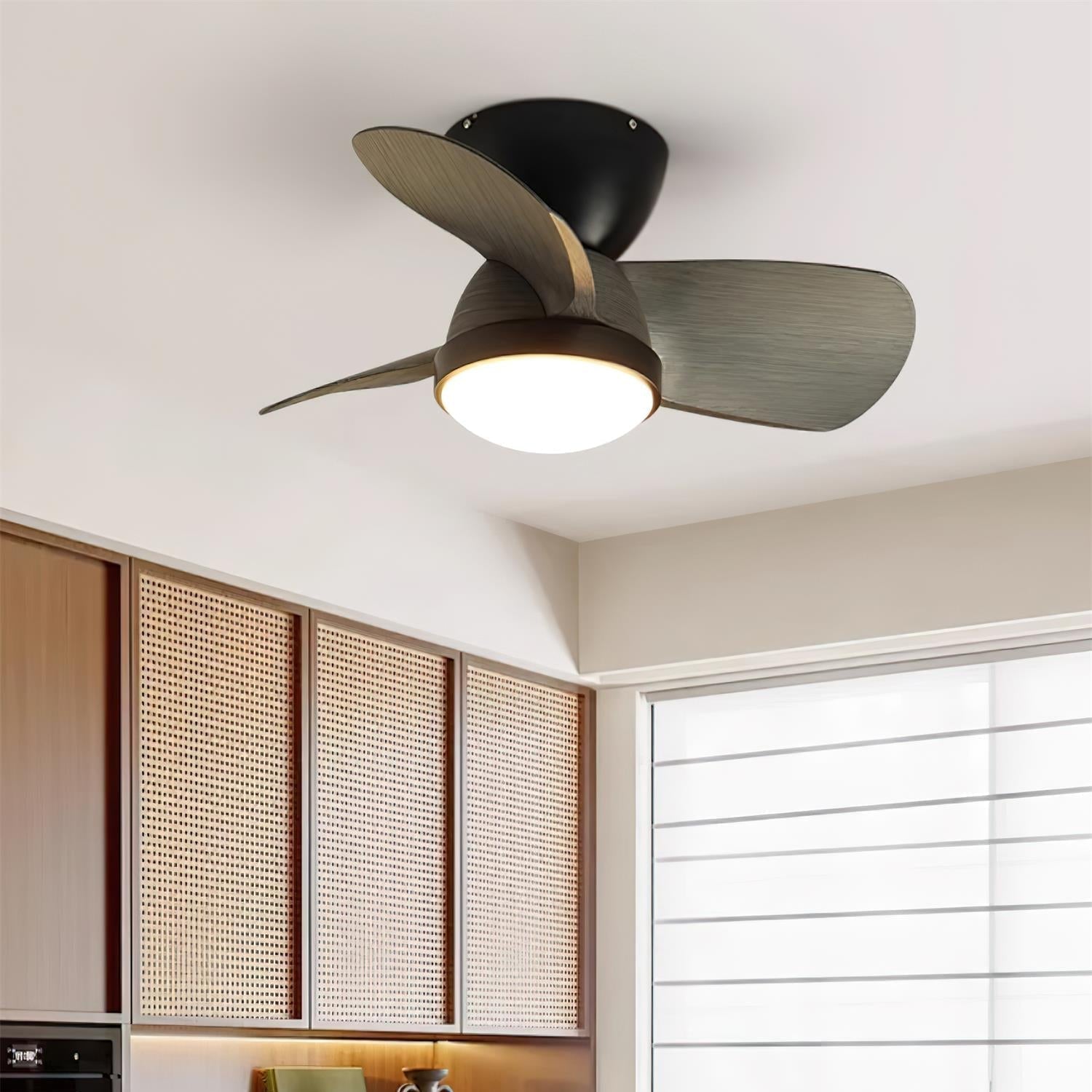 Ventra Deckenventilatorleuchte, die ihr minimalistisches Design zeigt