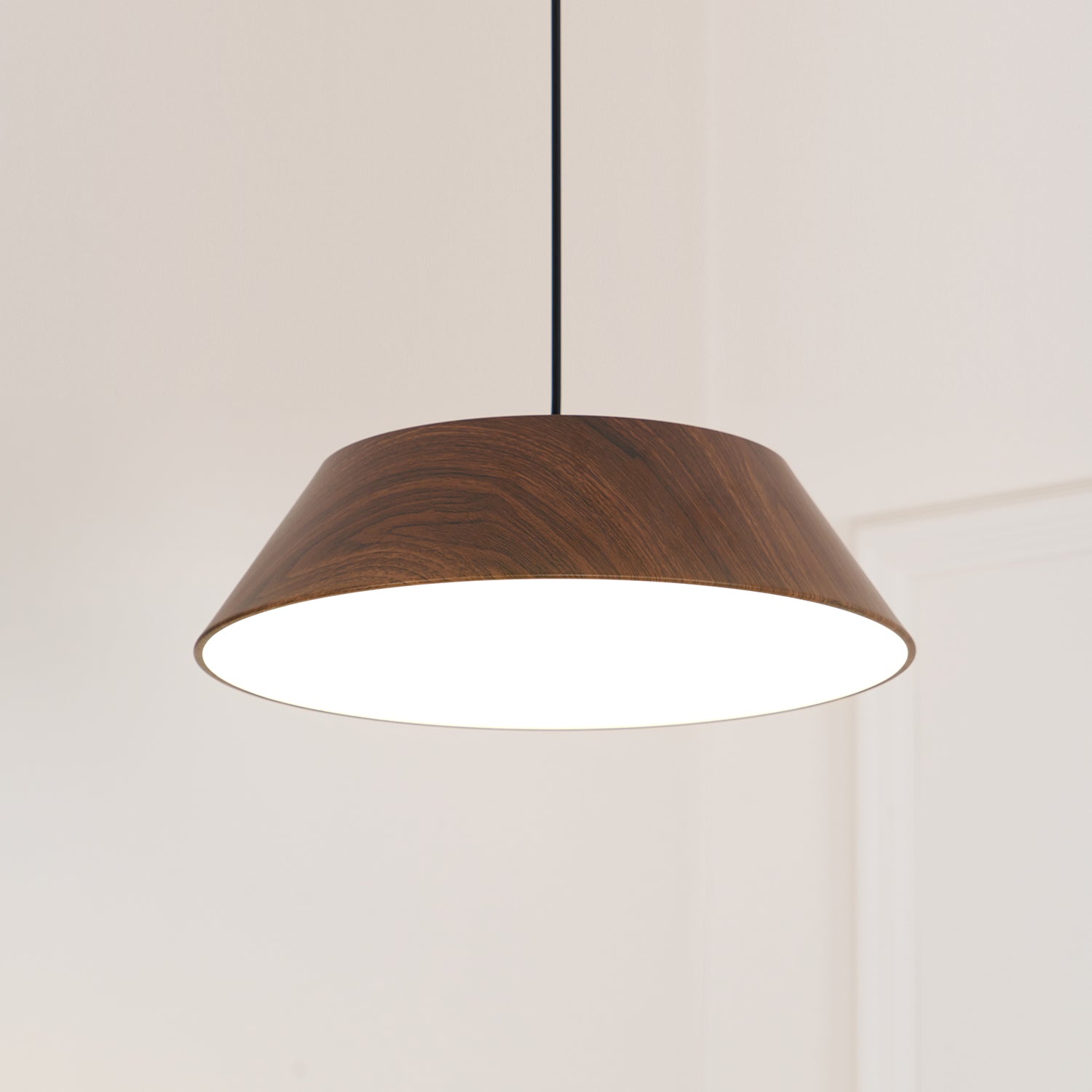 Novain Pendelleuchte mit Holzmaserung-Letslighting