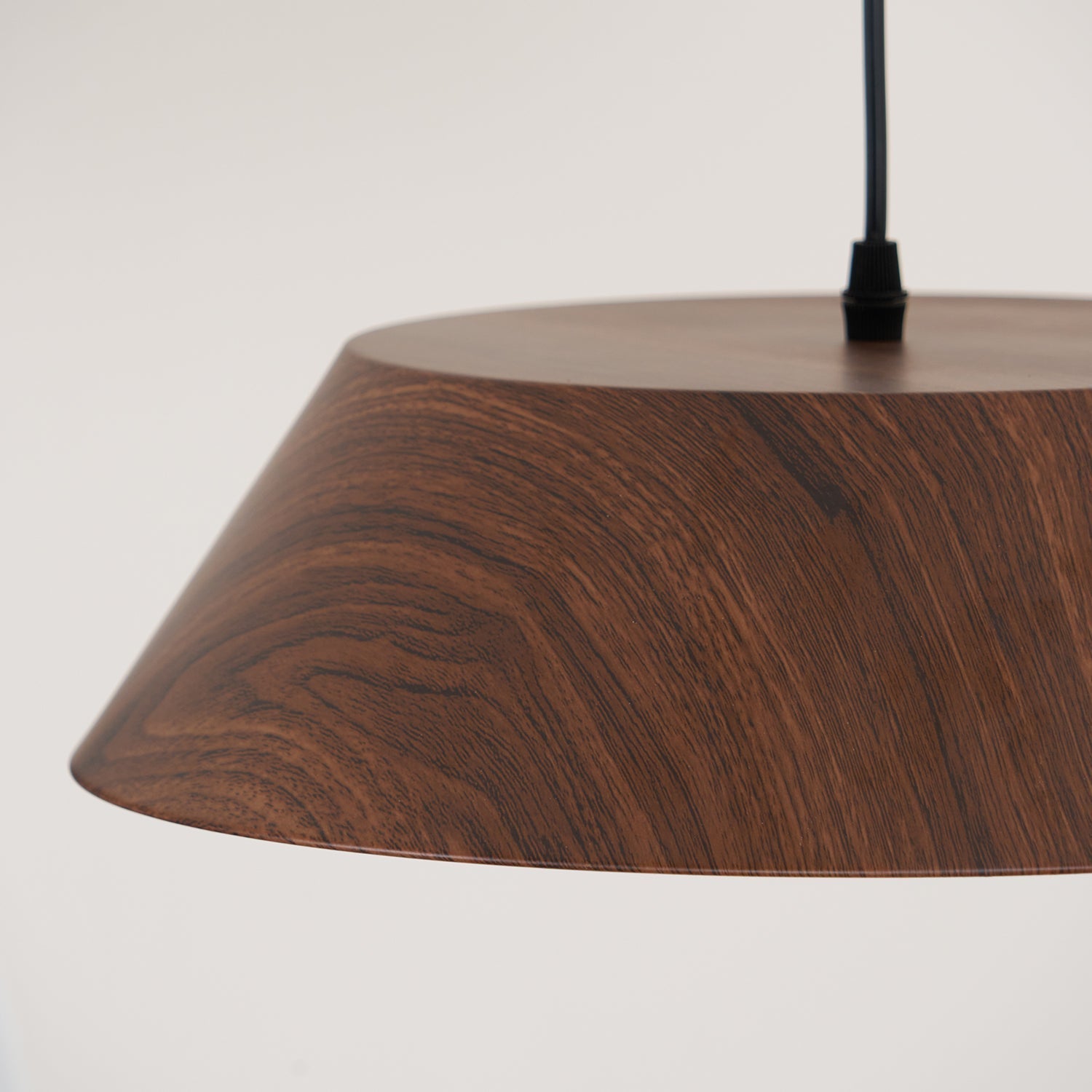 Novain Pendelleuchte mit Holzmaserung-Letslighting
