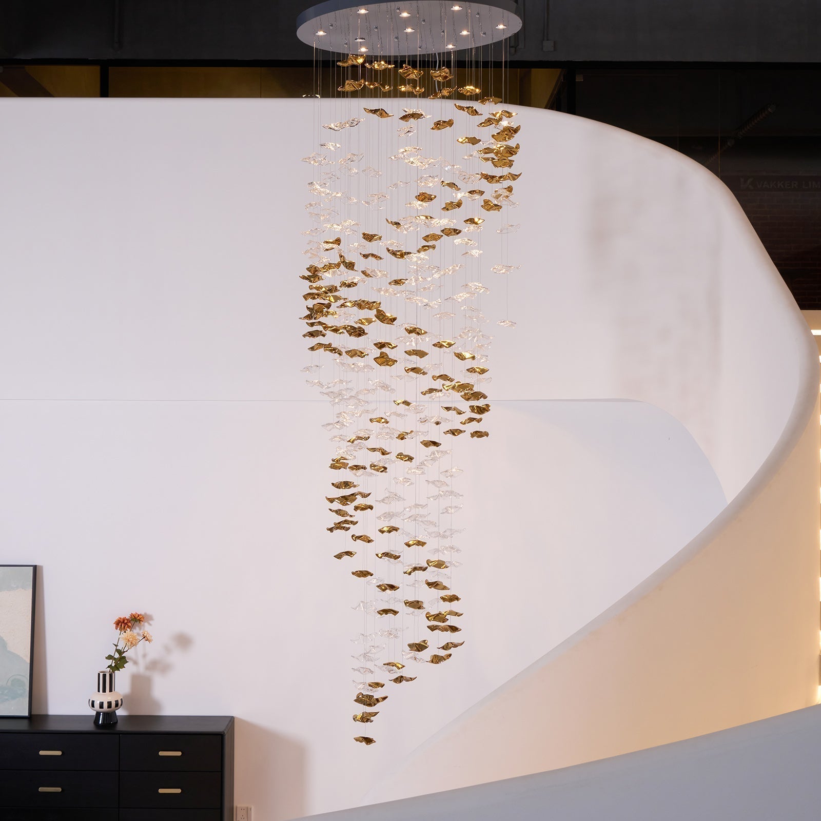 Cezorisra Luxuriöser linearer Kronleuchter aus Messing-Letslighting