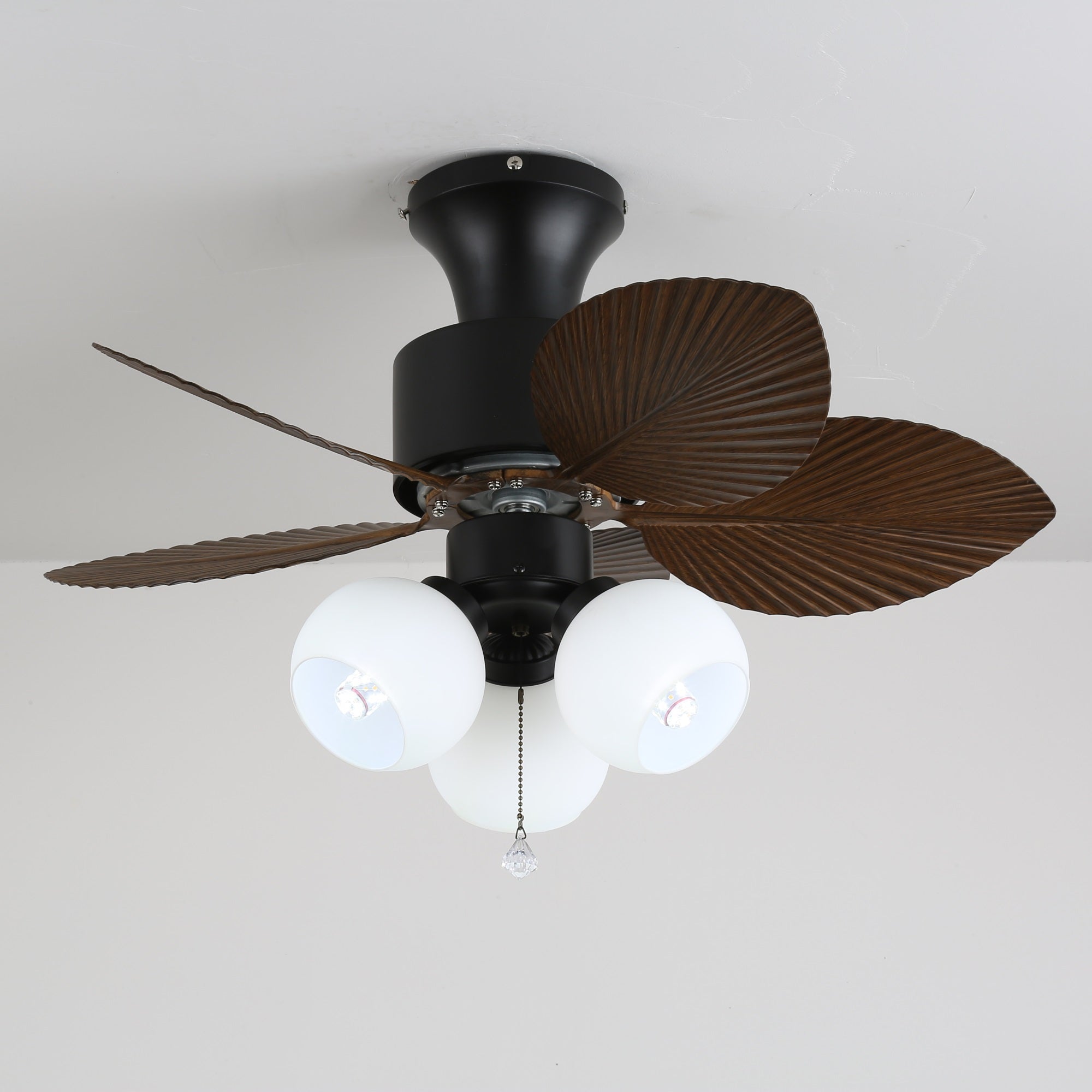Marvella Vintage Deckenventilatorleuchte aus Holz mit eingeschalteter Lichtquelle