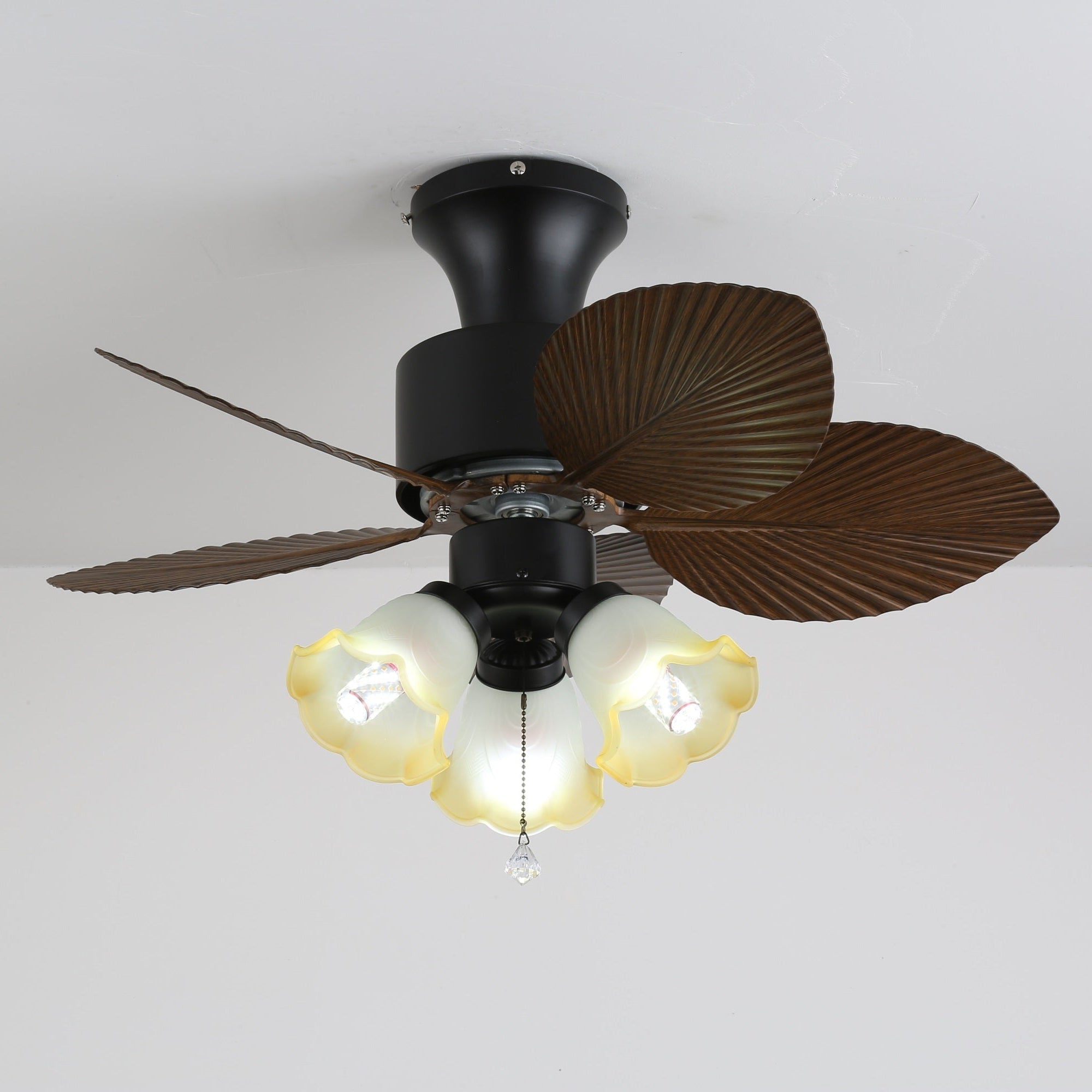 Marvella Vintage Deckenventilatorleuchte aus Holz in einem minimalistischen Interieur