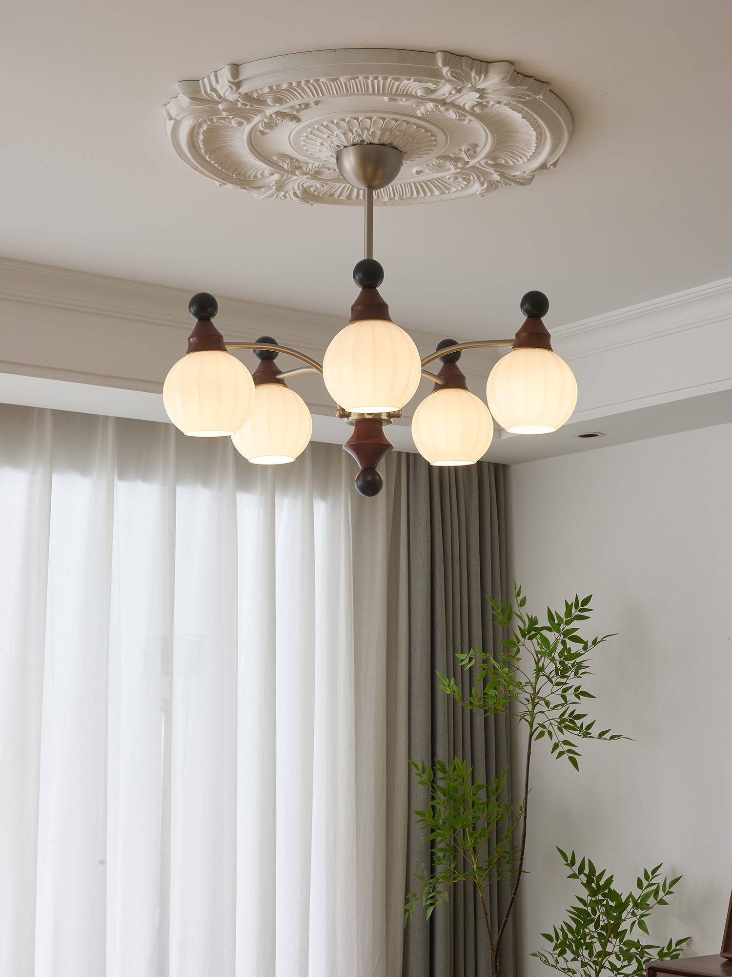 Zosilara Traditioneller Eleganter Holzkronleuchter-Letslighting