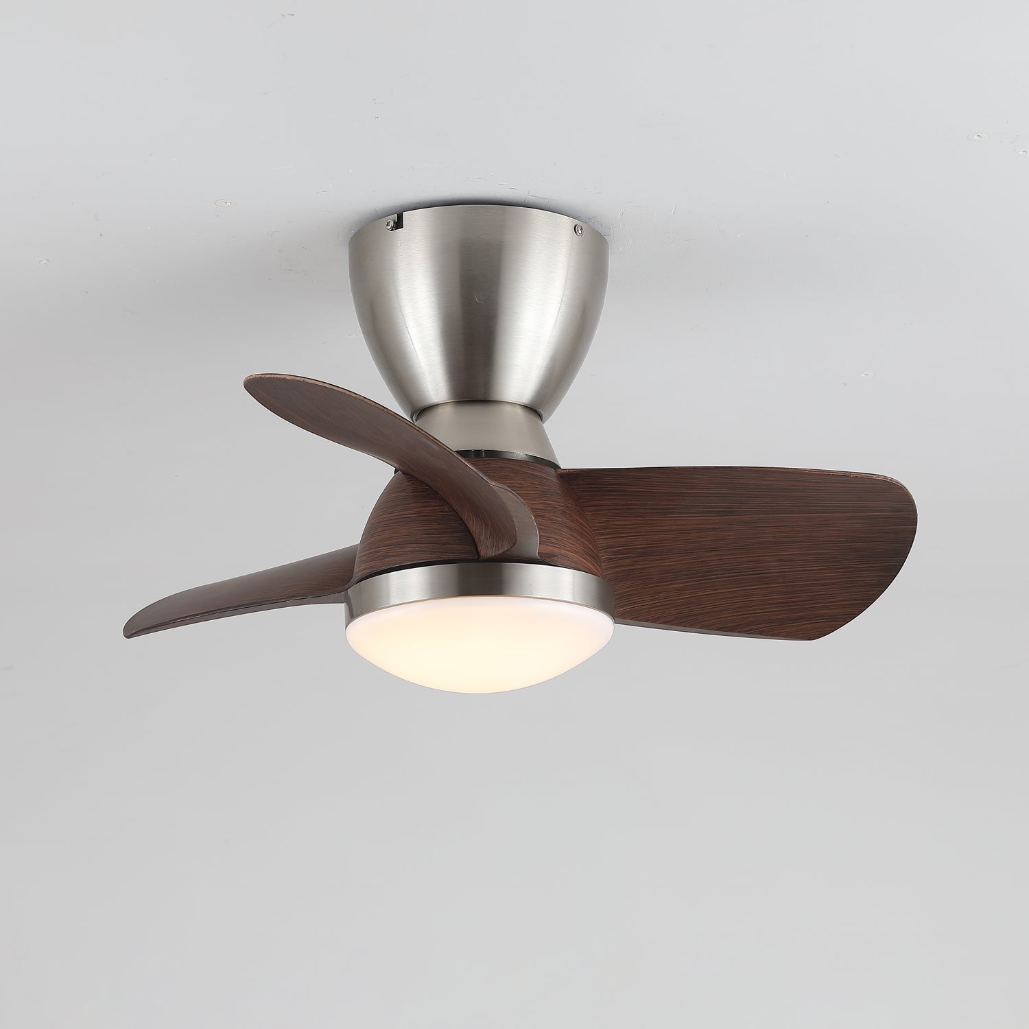 Seitenansicht der Elora Minimalistischen Deckenventilatorleuchte