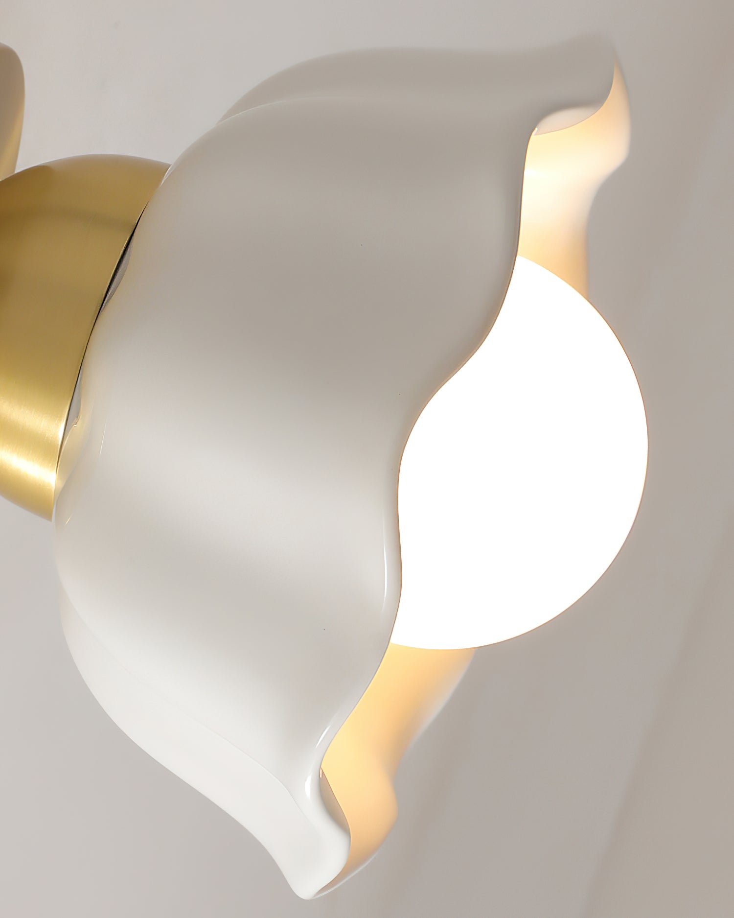 Sage Moderne Wandleuchte aus Messing und Keramik-Letslighting