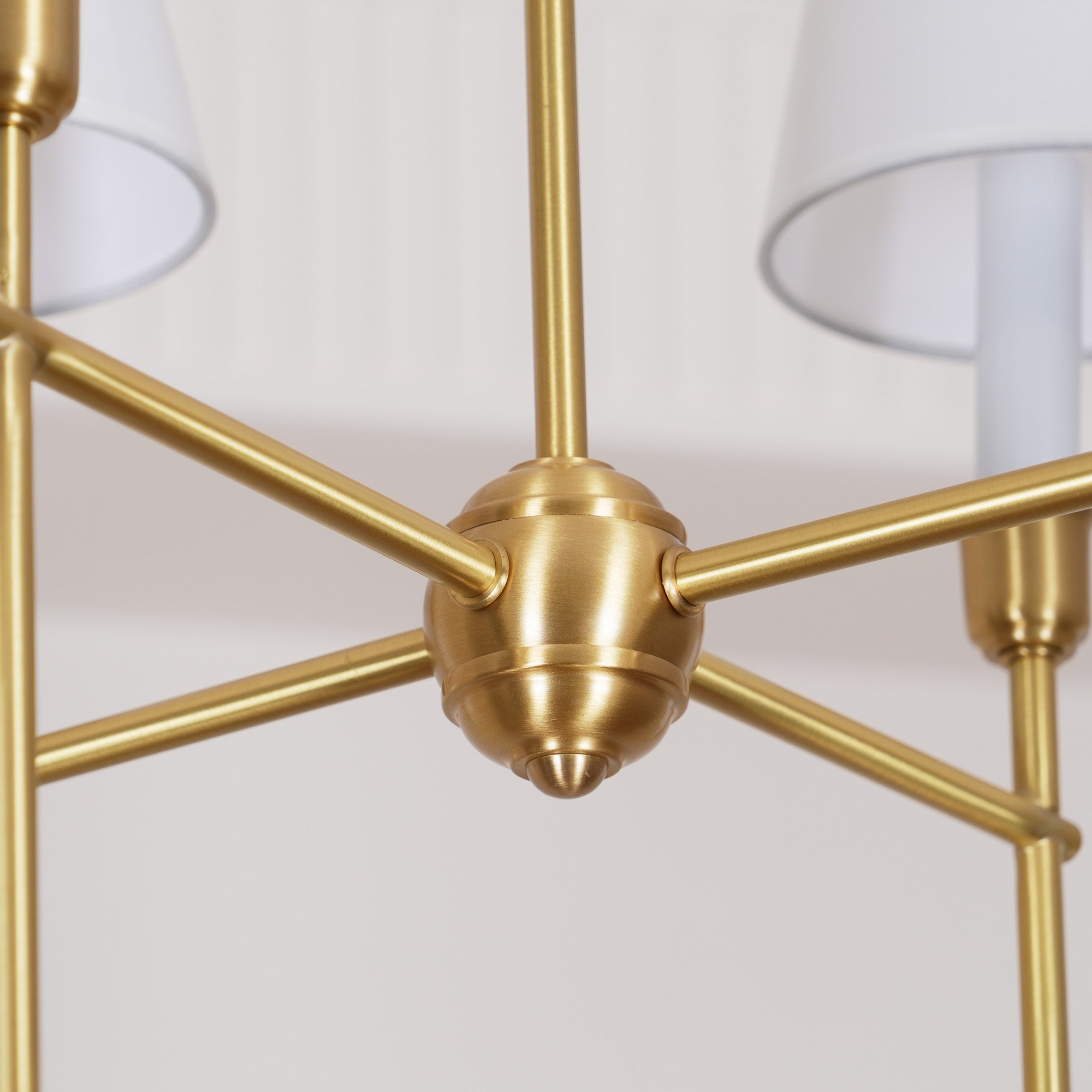 Nyshair Industrieller Vintage Kronleuchter aus Messing mit Stoffbezug-Letslighting