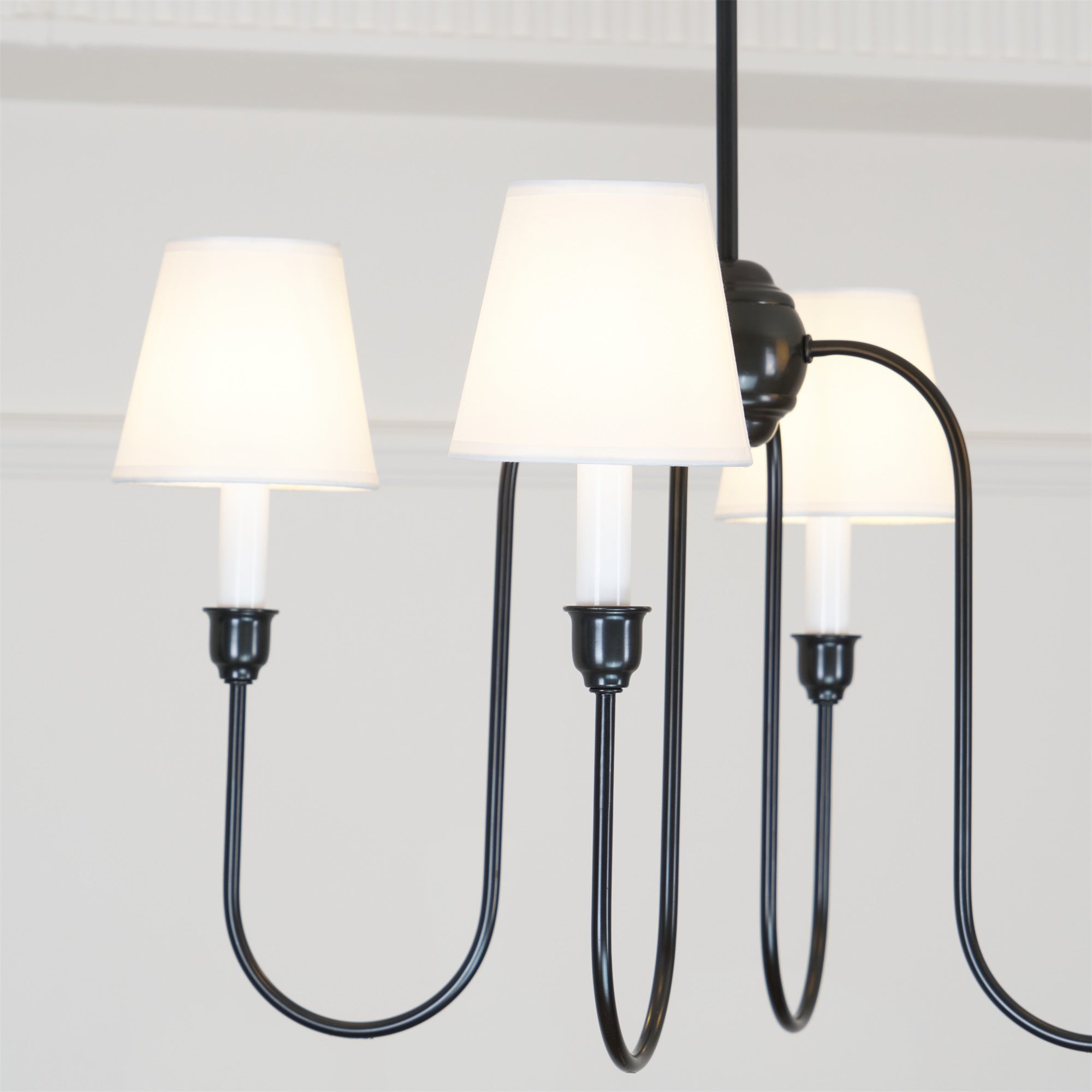 Nyshair Industrieller Vintage Kronleuchter aus Messing mit Stoffbezug-Letslighting