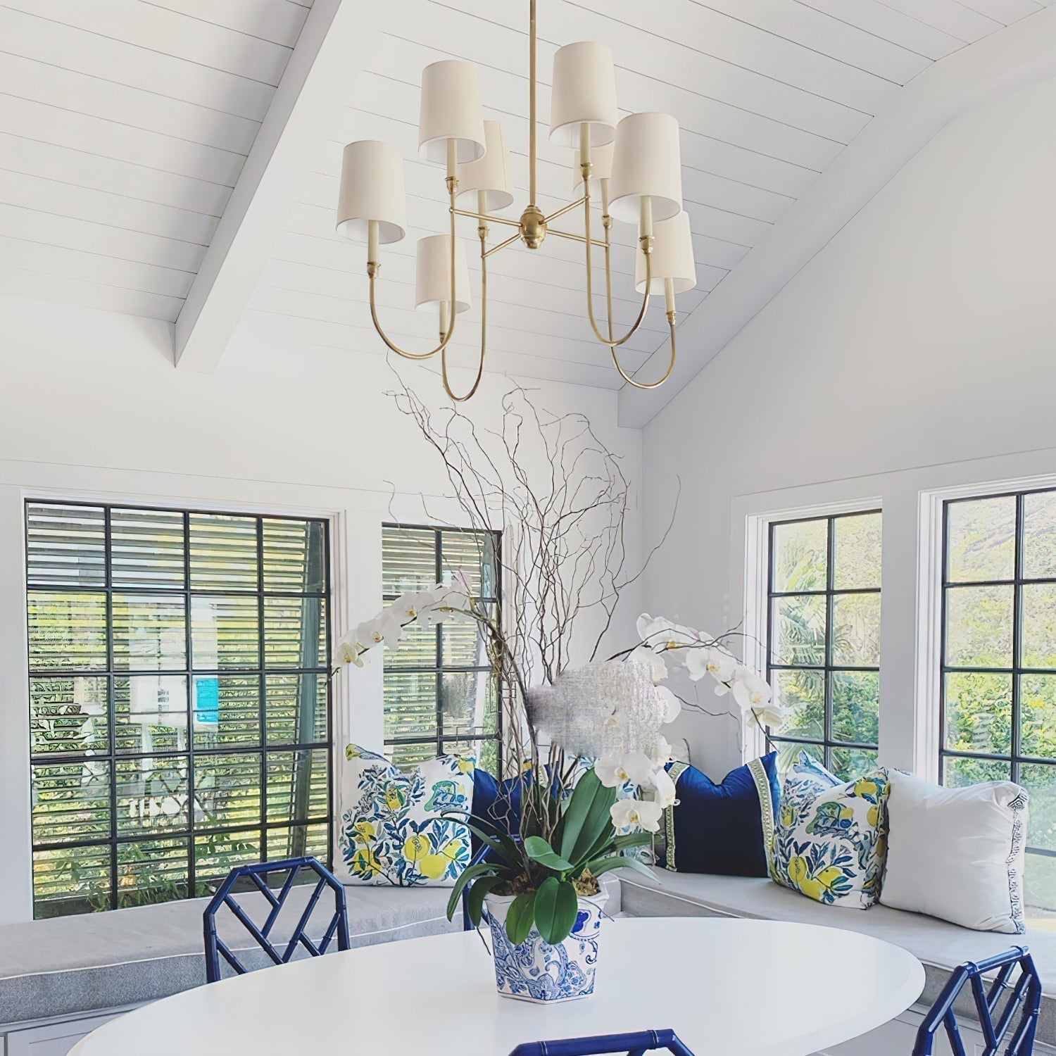 Talia Kronleuchter aus luxuriösem Messing mit Stoffschirm