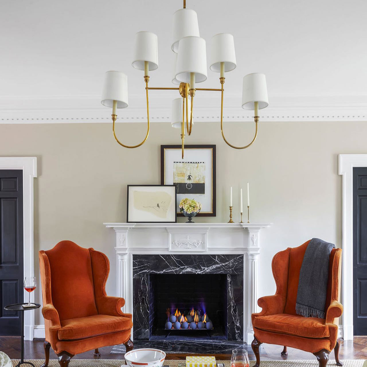 Talia Kronleuchter aus luxuriösem Messing mit Stoffschirm