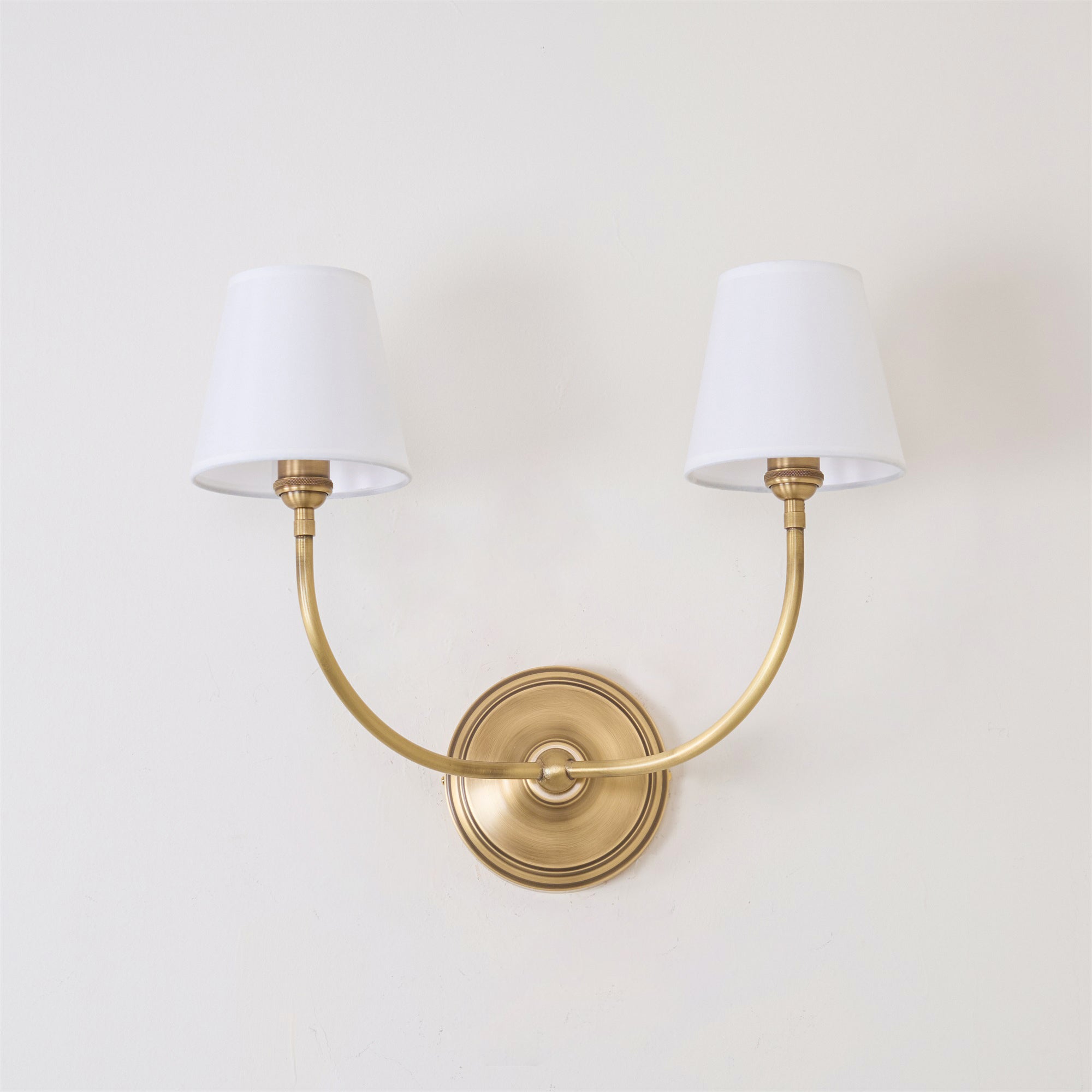 Victor Wandleuchte in Schwarzbronze mit Stoffschirm