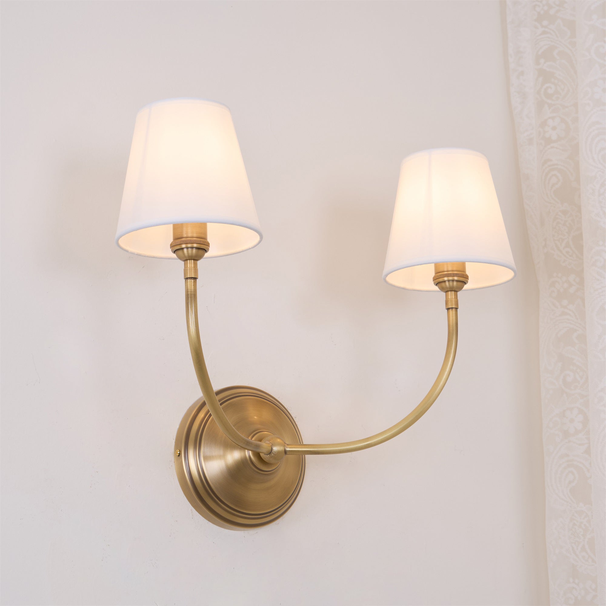 Victor Wandleuchte in Schwarzbronze mit Stoffschirm