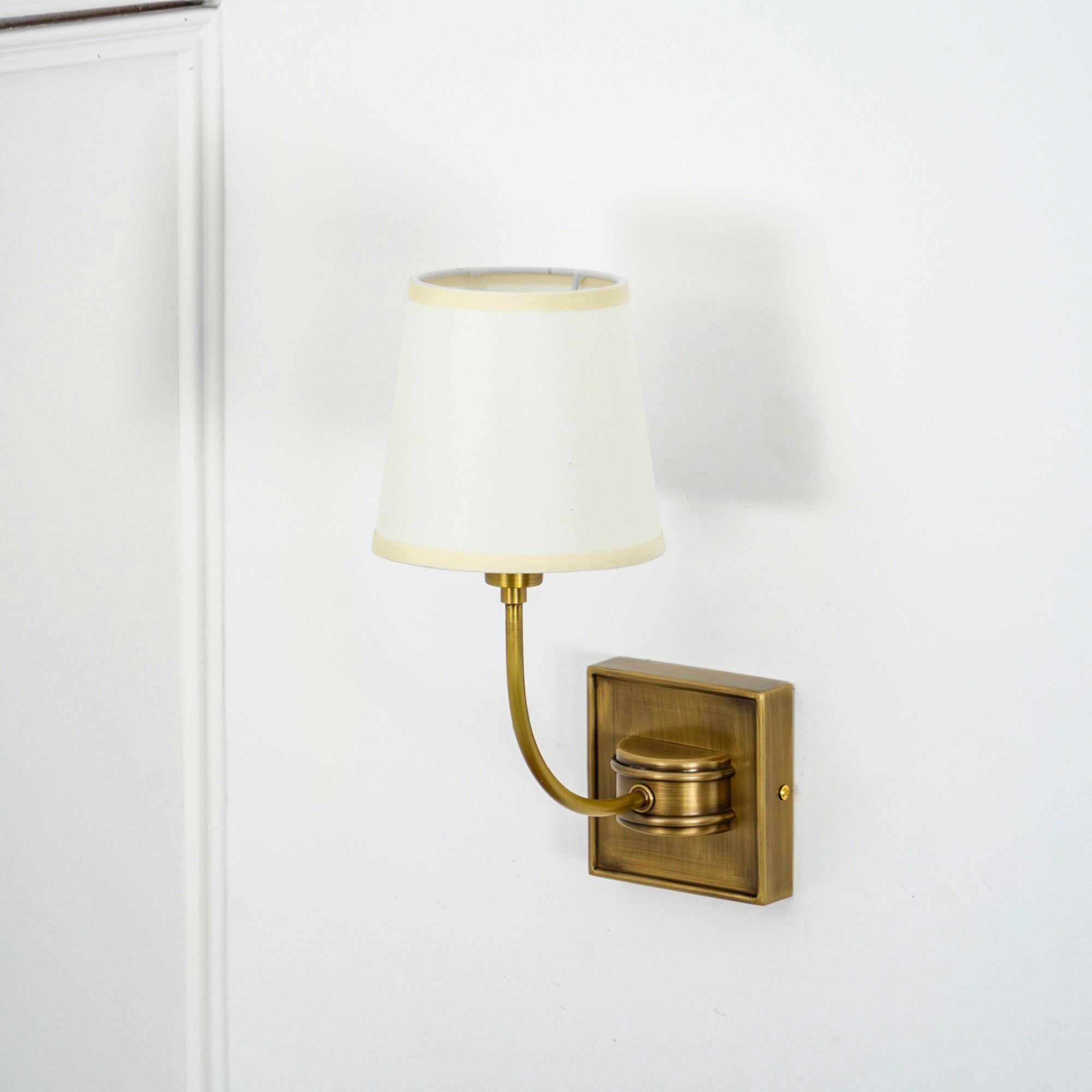Olvaror Industrielle Vintage-Wandleuchte aus Stoff-Letslighting