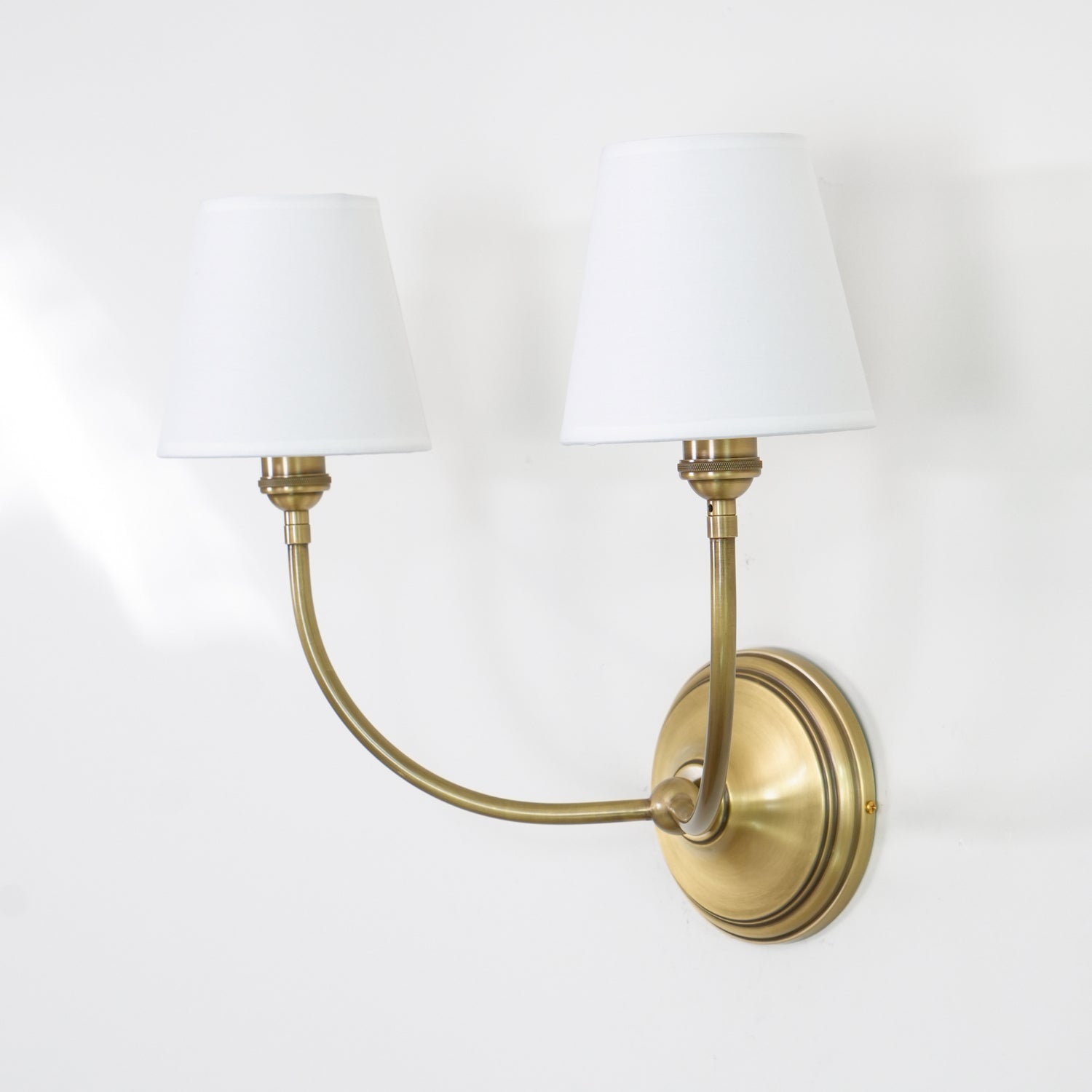 Victor Wandleuchte in Schwarzbronze mit Stoffschirm