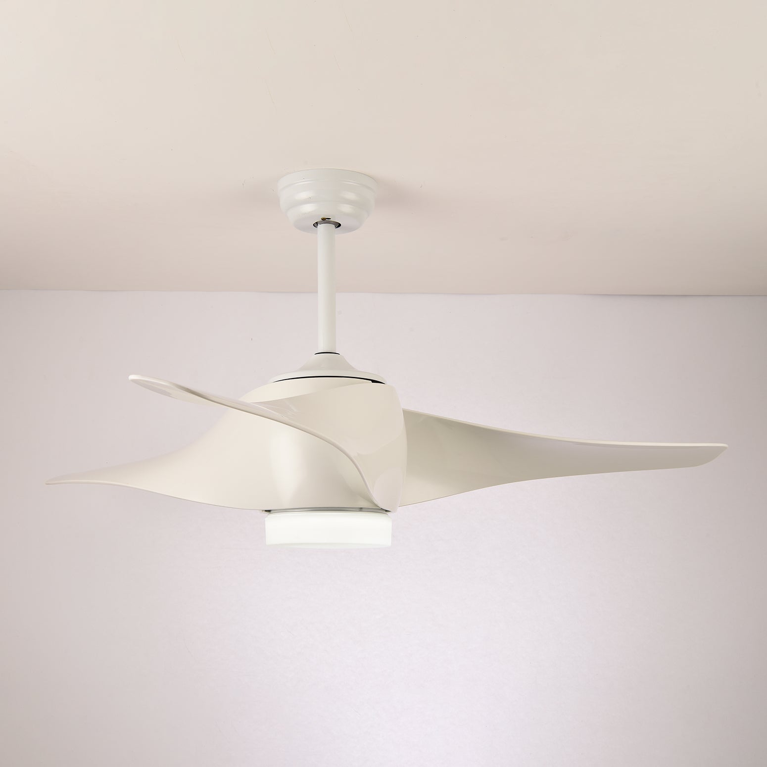 Detailansicht des Acrylschirms der AeroGlow Deckenventilatorleuchte