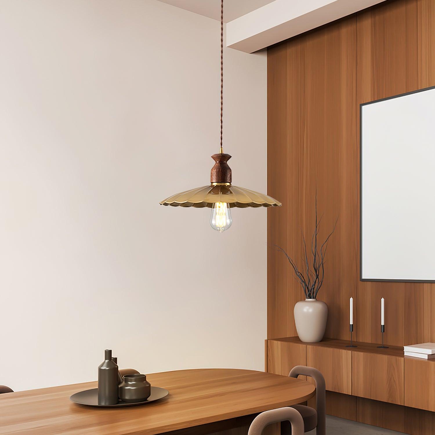 Pendelleuchte Gesäumter Messingschirm Vintage-Letslighting
