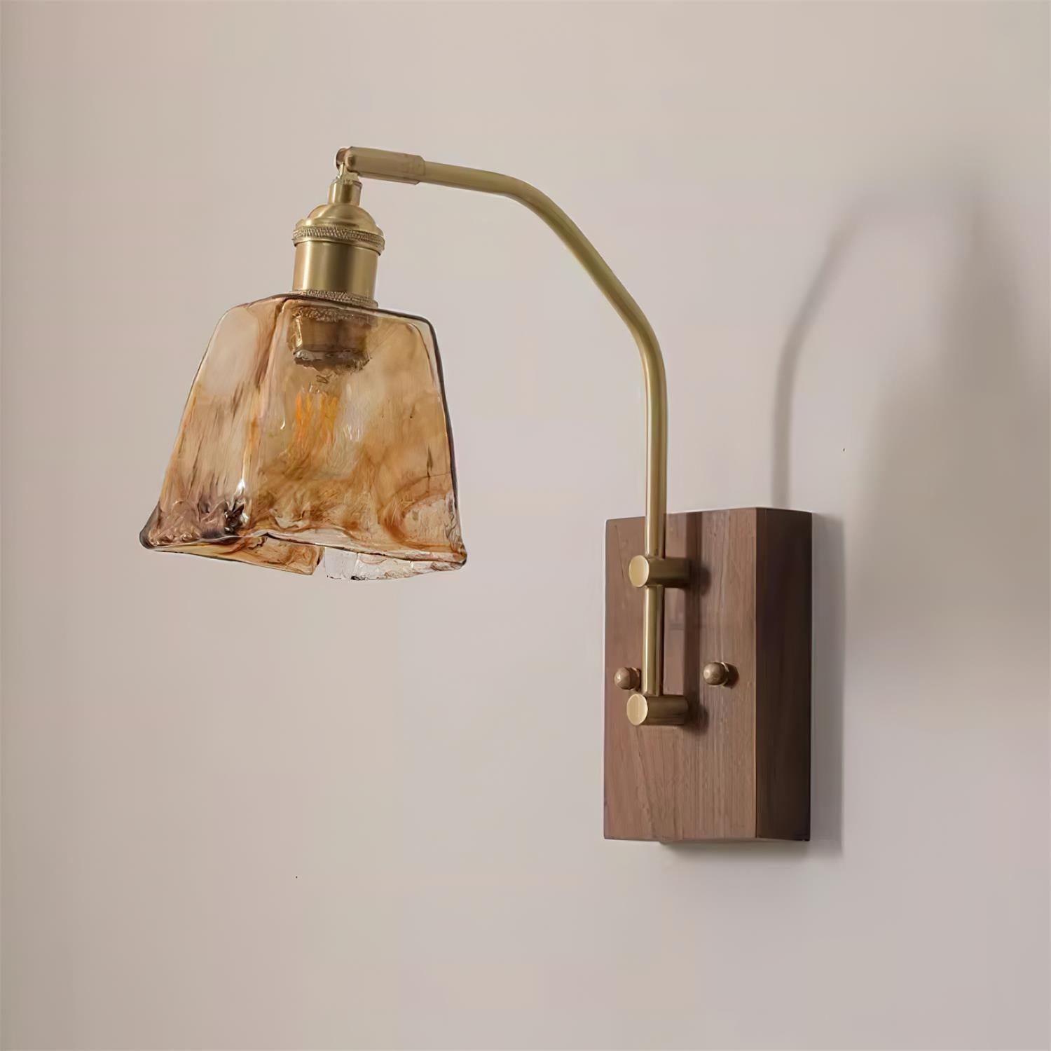 Royal Vintage Wandleuchte aus Messing und Glas-Letslighting