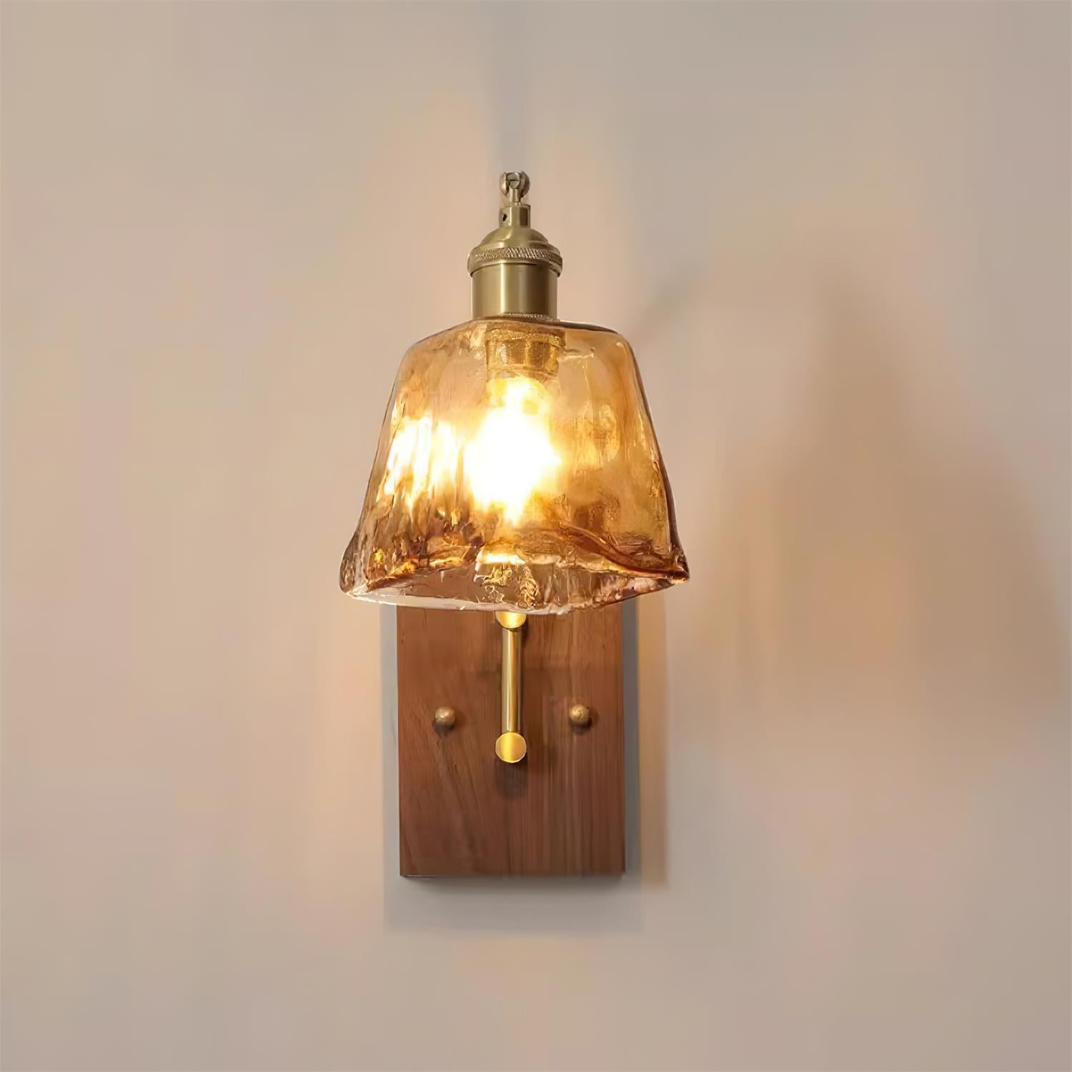 Royal Vintage Wandleuchte aus Messing und Glas-Letslighting