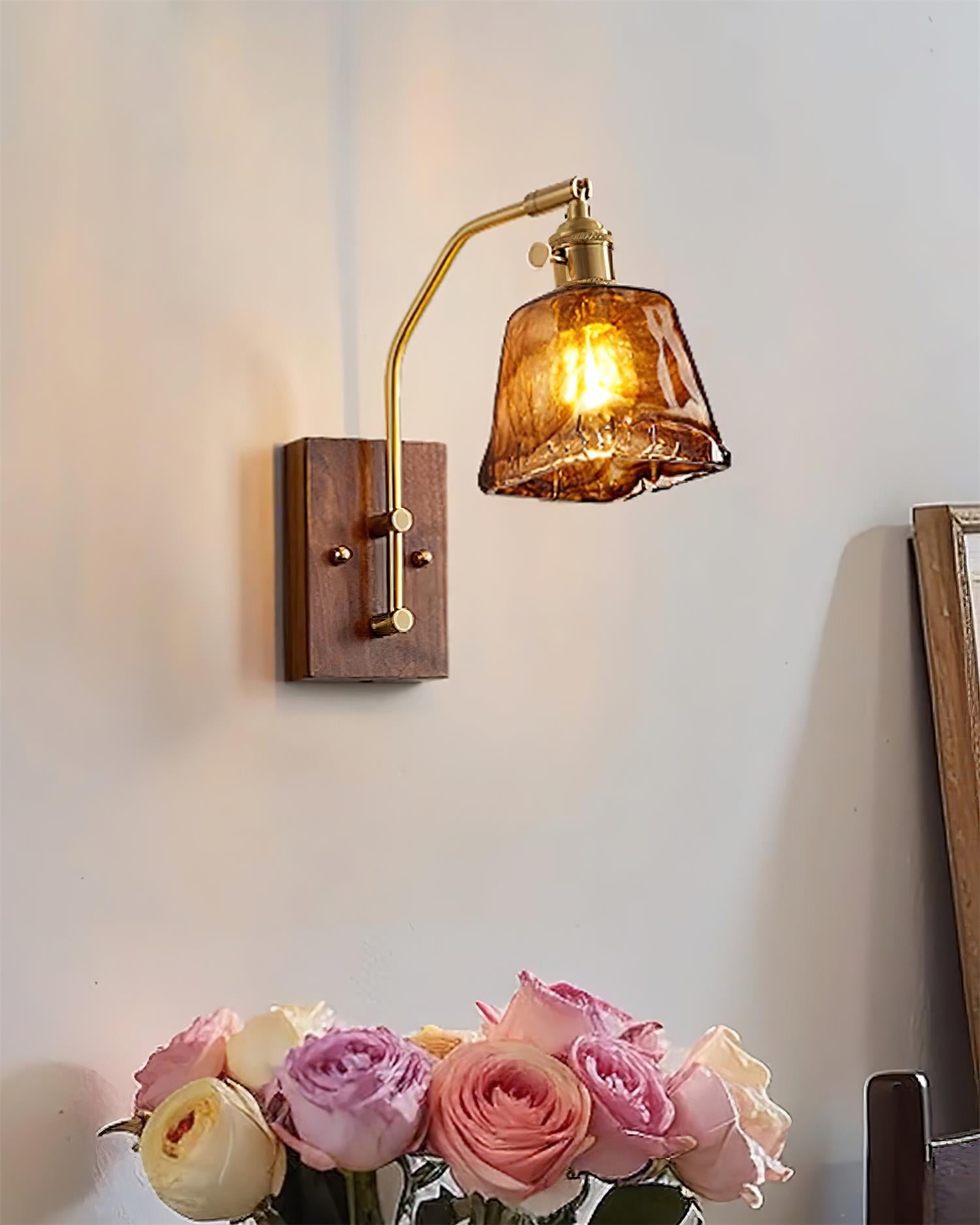 Royal Vintage Wandleuchte aus Messing und Glas-Letslighting