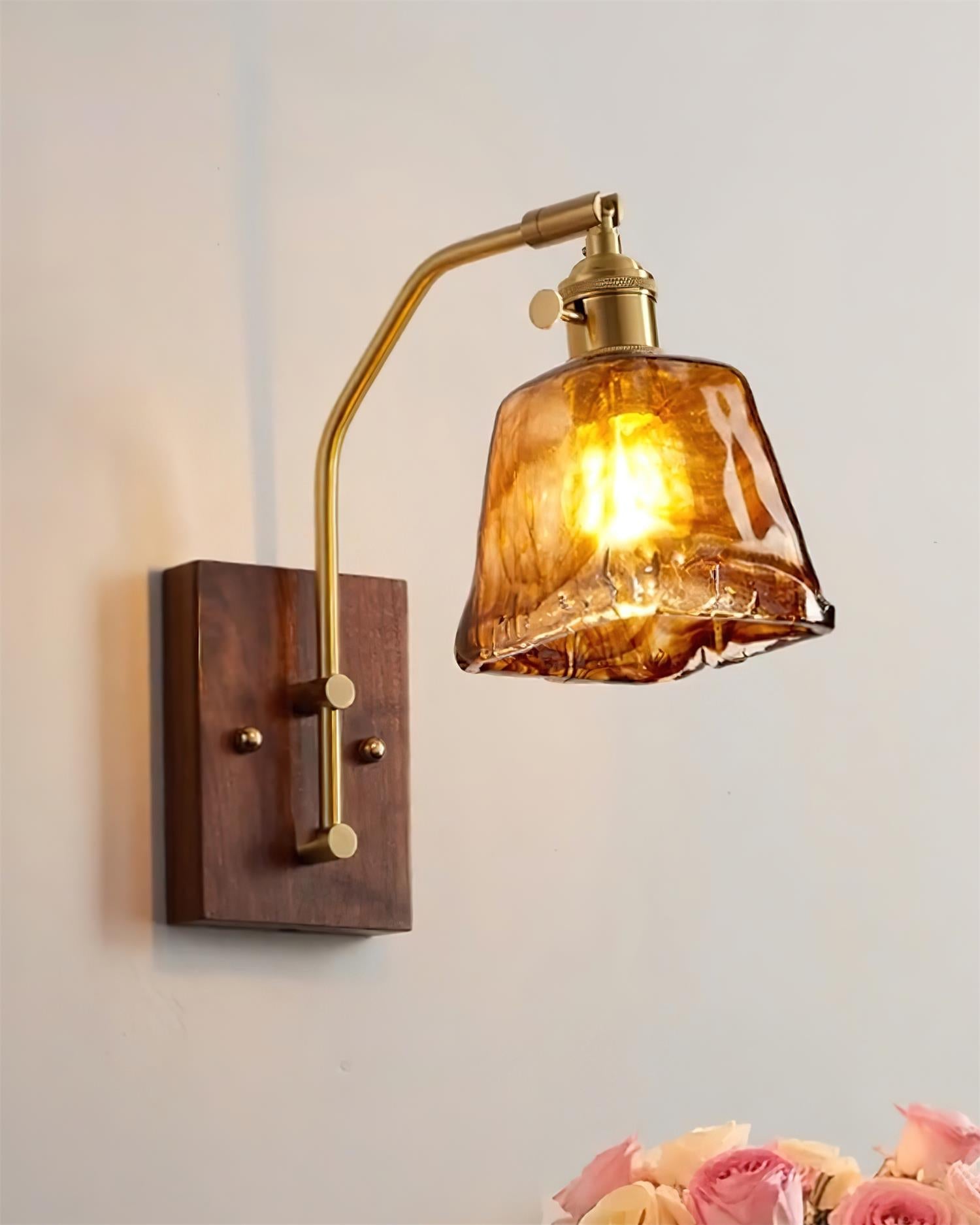Royal Vintage Wandleuchte aus Messing und Glas-Letslighting