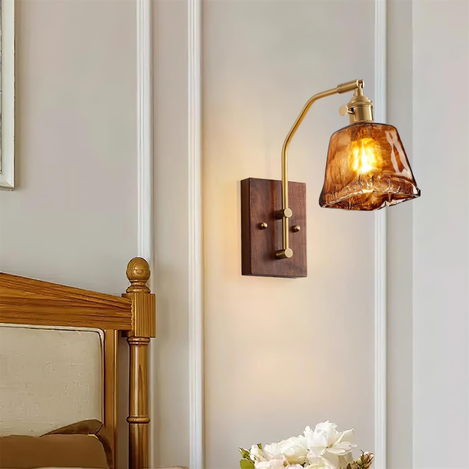 Royal Vintage Wandleuchte aus Messing und Glas-Letslighting
