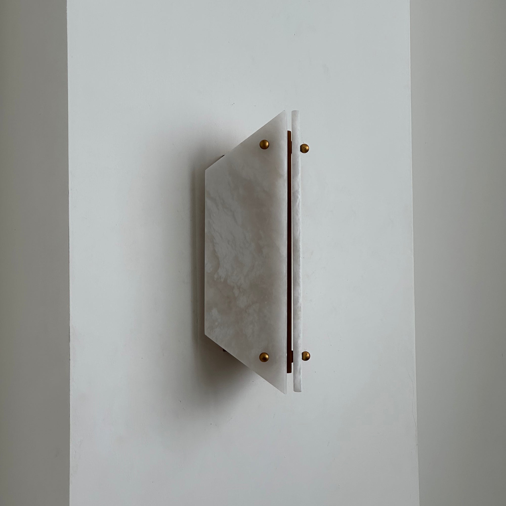 Elaeira Stein Alabaster Wandleuchte-Letslighting