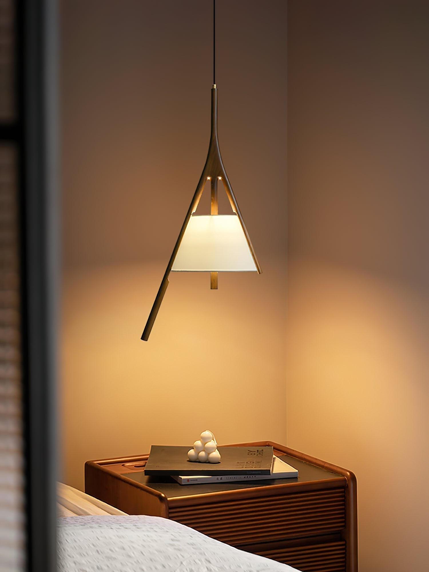 Zovenarae Dreieckige Pendelleuchte aus Holz-Letslighting
