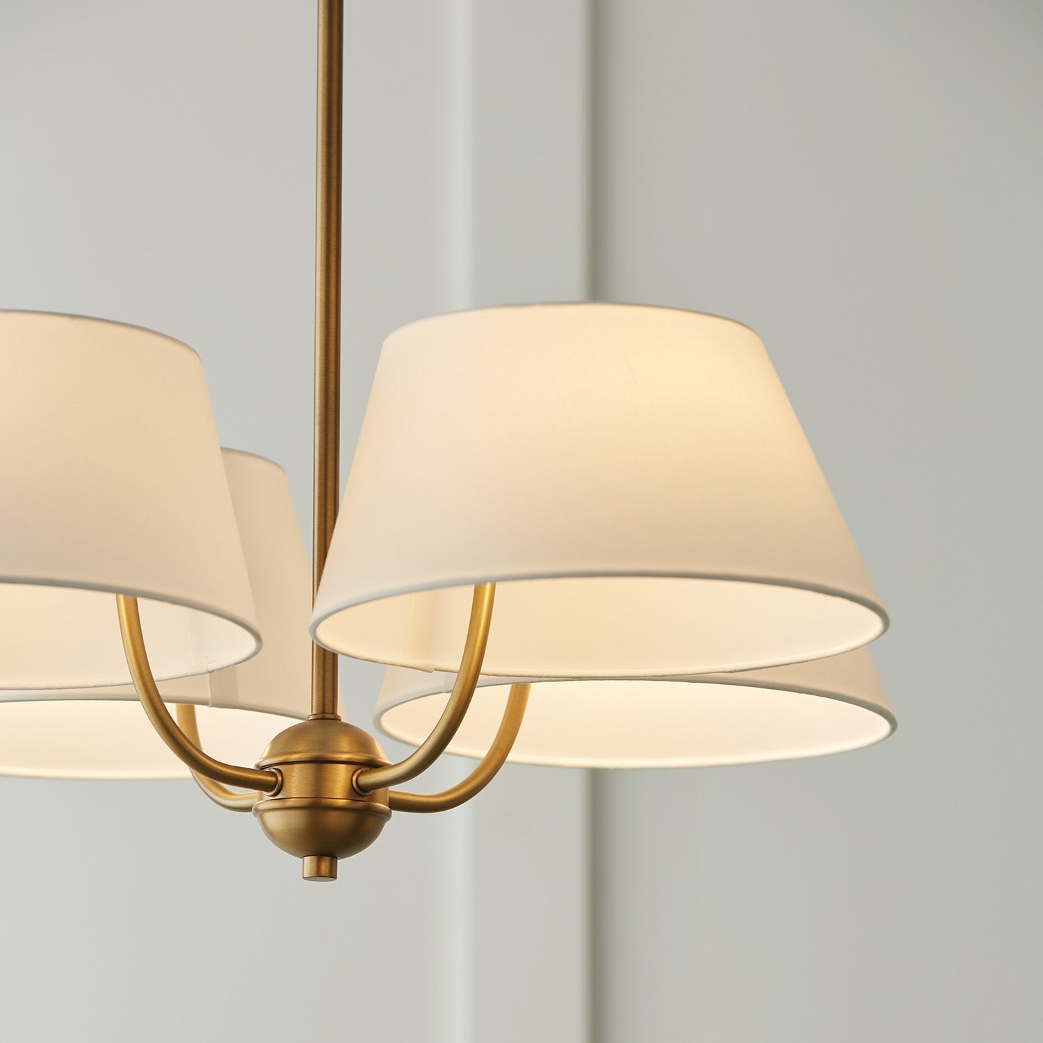 Arcara Vintage Industrieller Messing Stoff-Kronleuchter-Letslighting