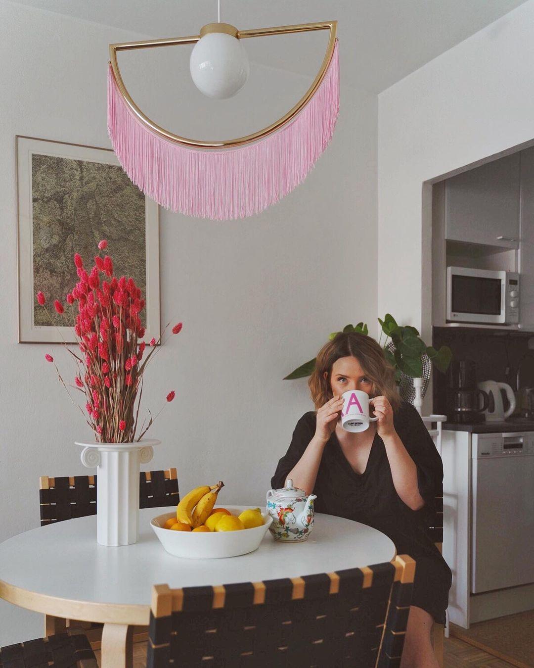 Solara Pendelleuchte Stoff Fransen Globus Retro Boho-Letslighting