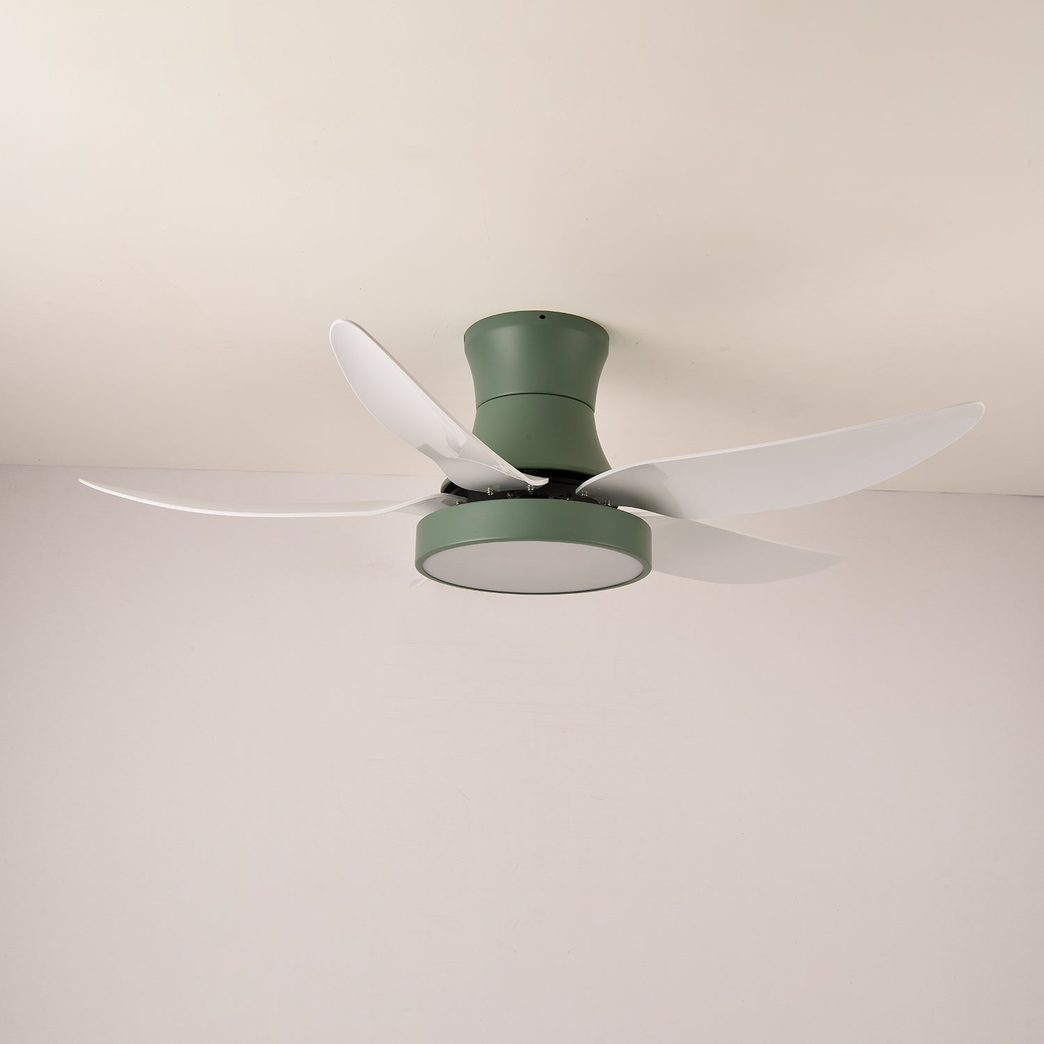 Jada Deckenventilatorleuchte, Schwarz, in einem Schlafzimmer