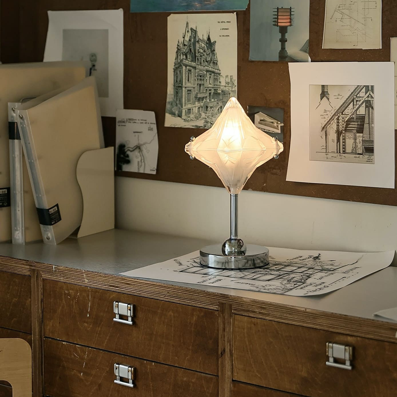 Moderne Tischleuchte in Sternenform für das Schlafzimmer