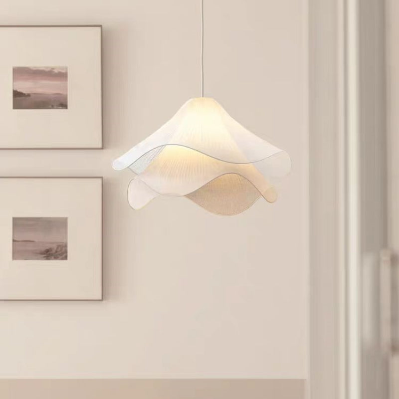 Revn Moderne Art-Déco-Pendelleuchte mit Blumenmotiv