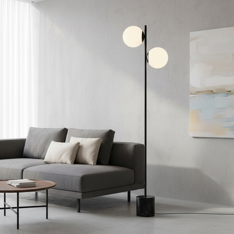 Brina Stehleuchte in einem modernen Interieur