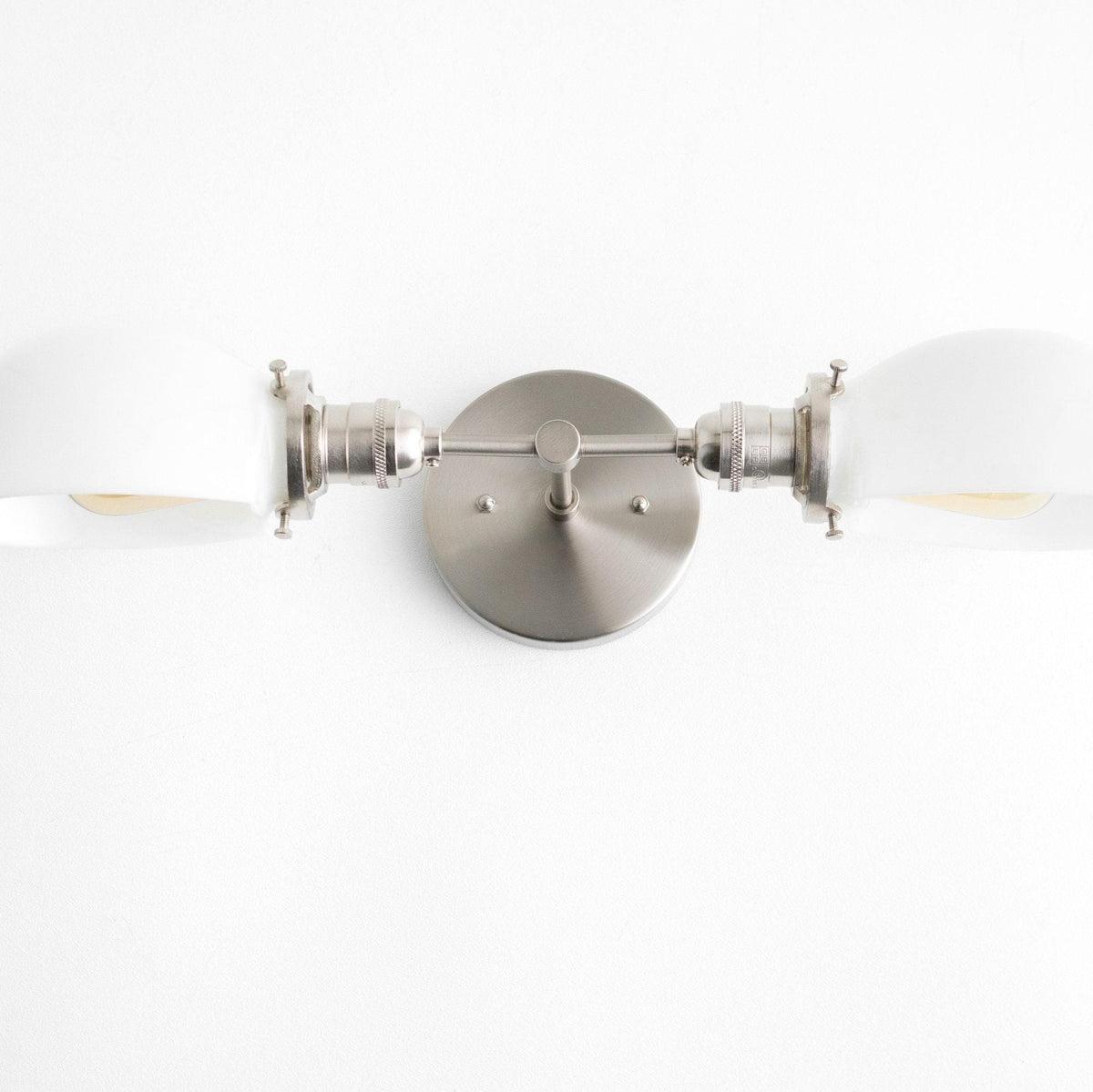 Rohmessing Art Déco Wandleuchte, patinierend