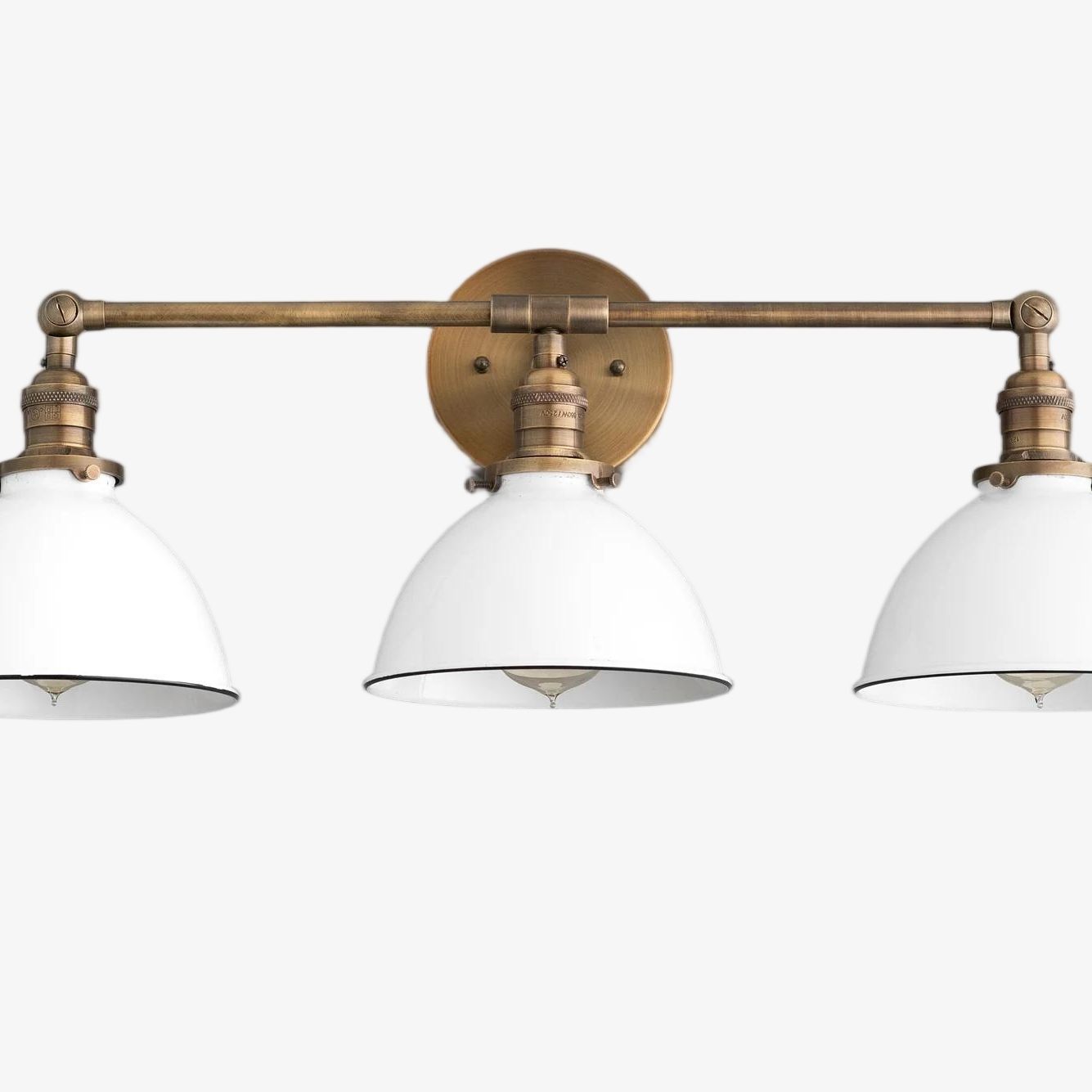 Conique Metall-Spiegelleuchte mit drei Schirmen – Badezimmerbeleuchtung im Landhausstil