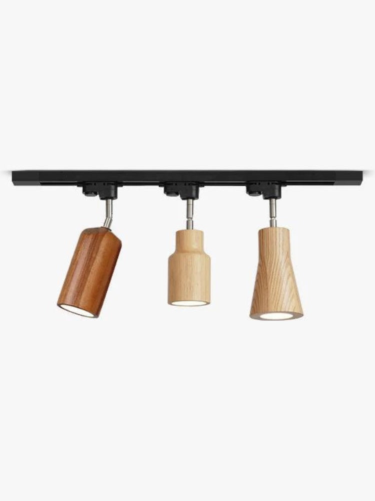 Deckenstrahler in einem minimalistischen Raum