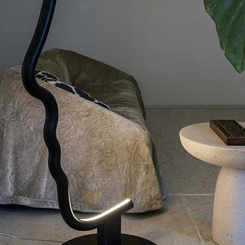Arisha Minimalistisch   Stehlampe mit menschlichem Gesichtsprofil und Bogen Linear