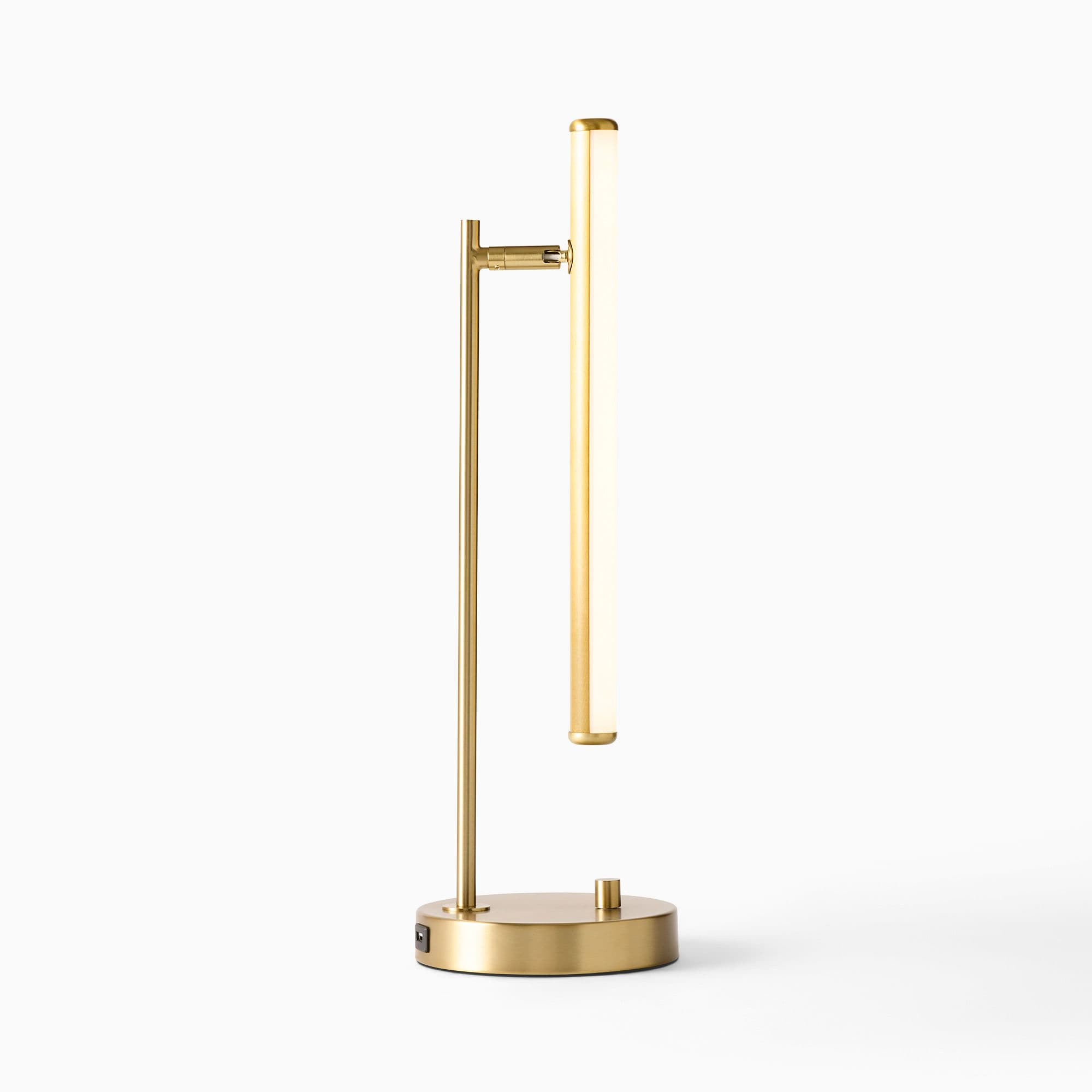 Nahaufnahme der Voro Tischlampe mit Antikmessing-Finish