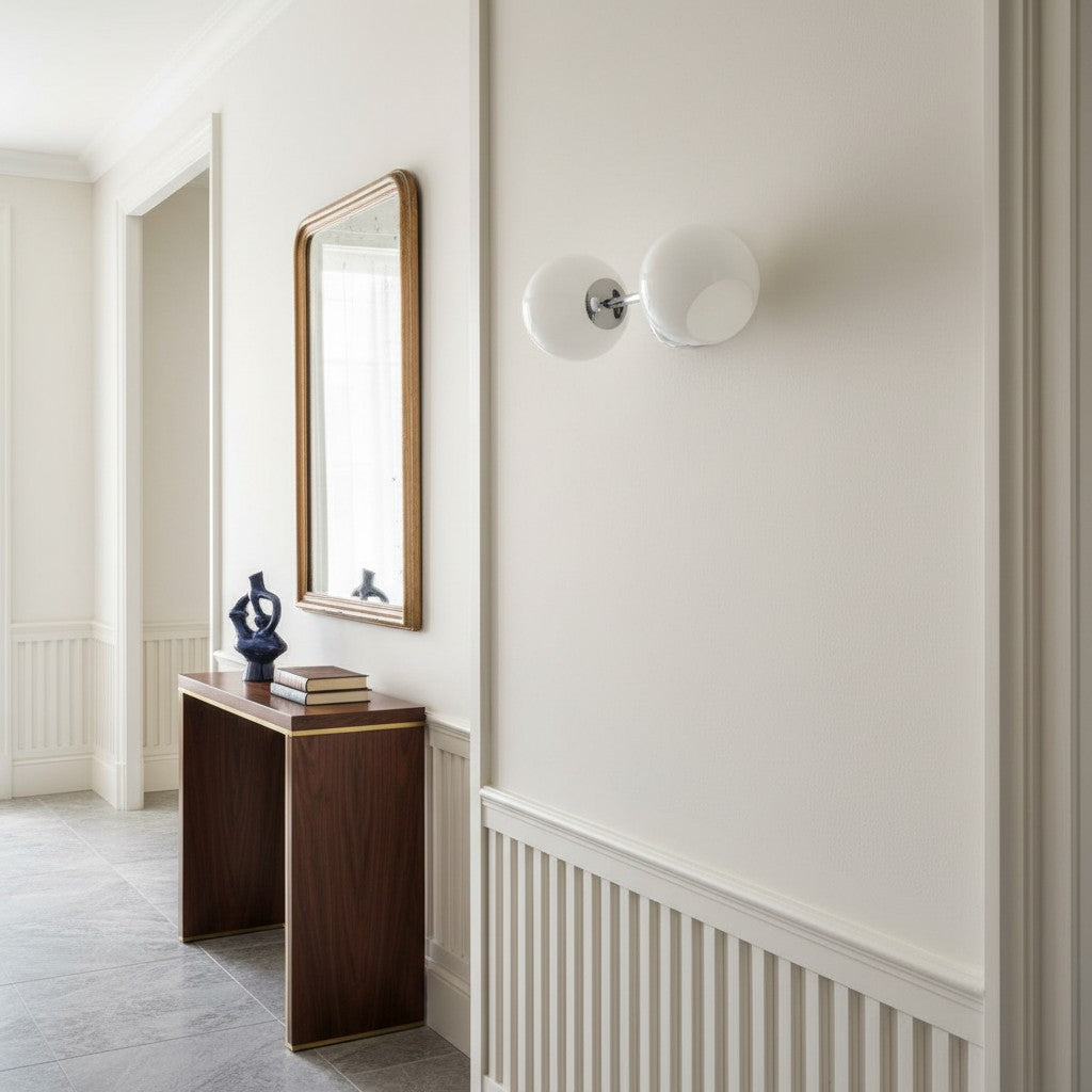 Brina Wandleuchte in einem minimalistischen Wohnzimmer