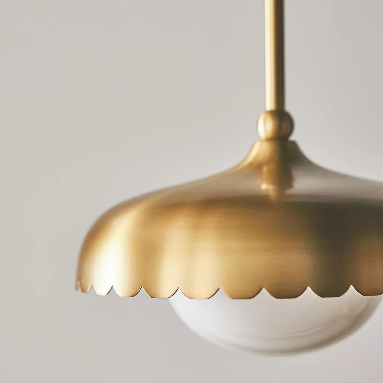 Rayla Scallop Pendelleuchte in Messing und Glas, Retro-Stil