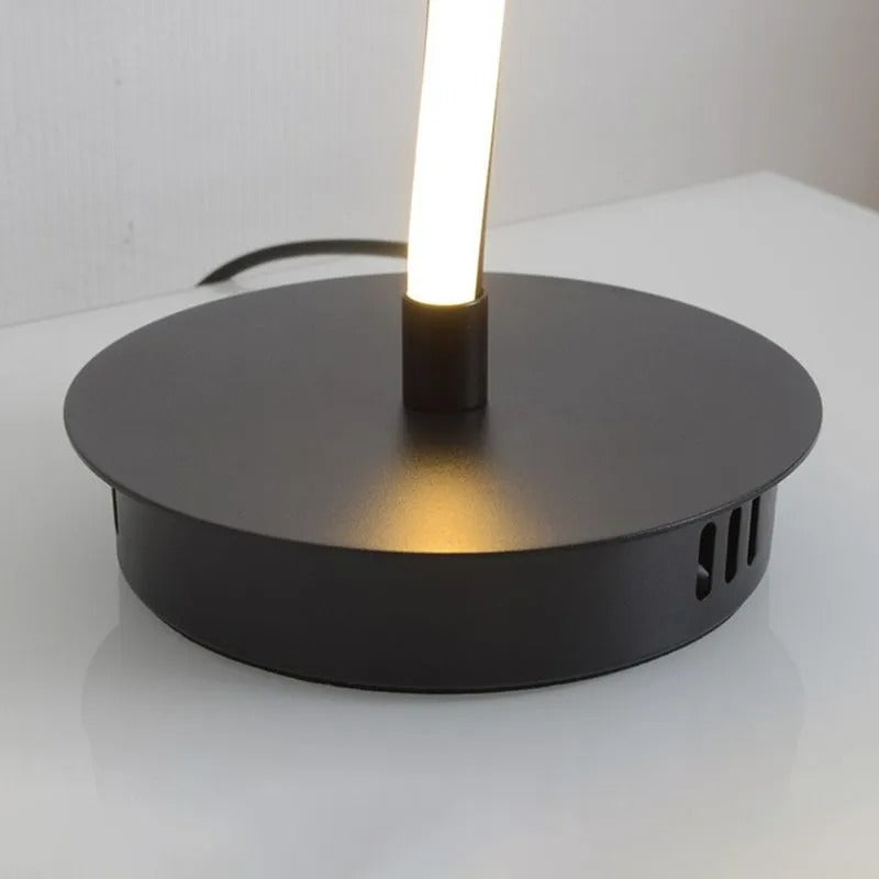 Arisha Modern Linear LED Stehlampe Schwarz/Weiß Wohn/Schlafzimmer Metall&Acryl