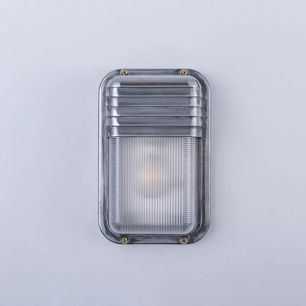 Wyre Geometrische moderne Wandleuchte aus Metall und Glas