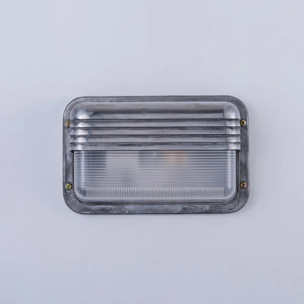 Wyre Geometrische moderne Wandleuchte aus Metall und Glas
