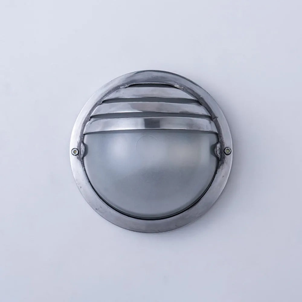 Wyre Geometrische moderne Wandleuchte aus Metall und Glas